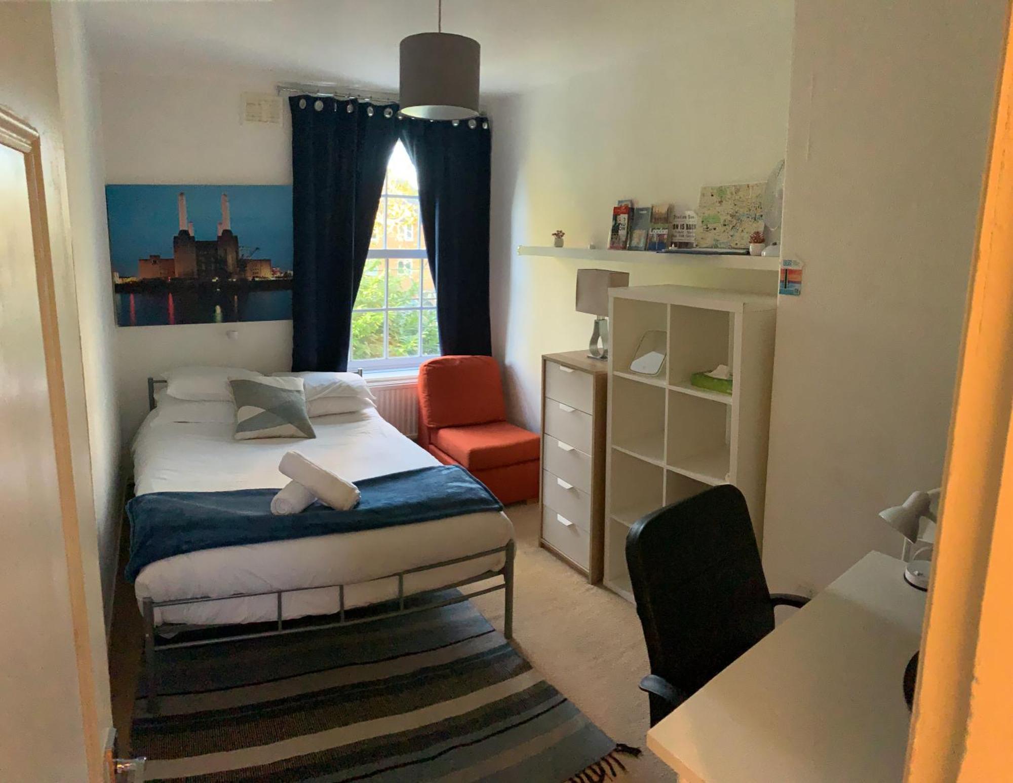 Central Location! Double Bedroom 2 Mins Walk From Battersea Power Underground Station! Лондон Екстериор снимка